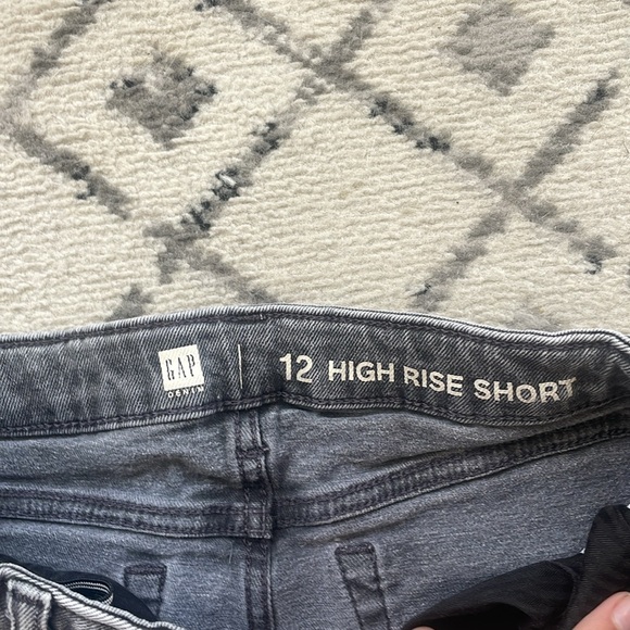 GAP Girls High Rise Shorts - Picture 2 of 4